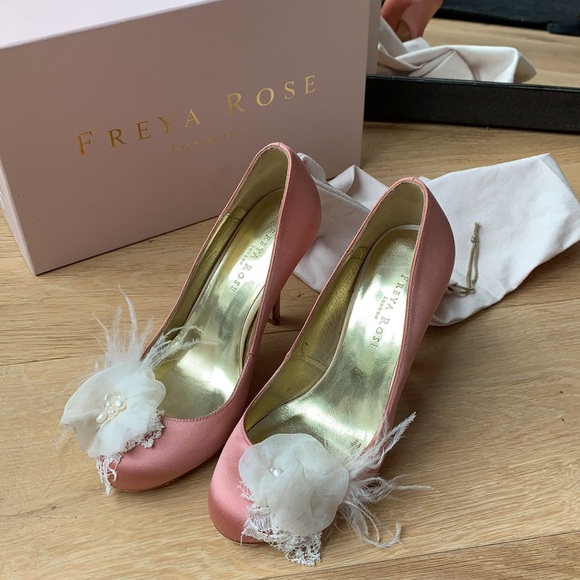 🦄 Freya Rose satin heels with romantic feather accent - Picture 10 of 12